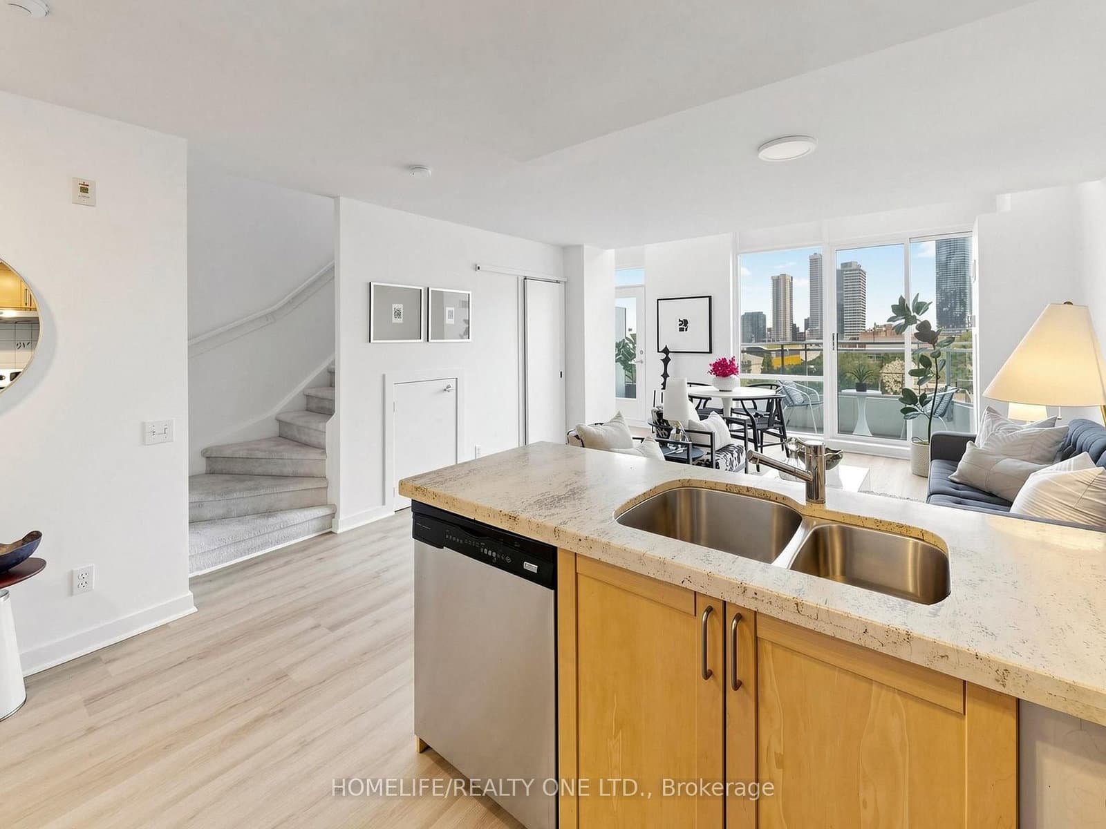 77 Lombard Street, Unit 913 thumbnail 17