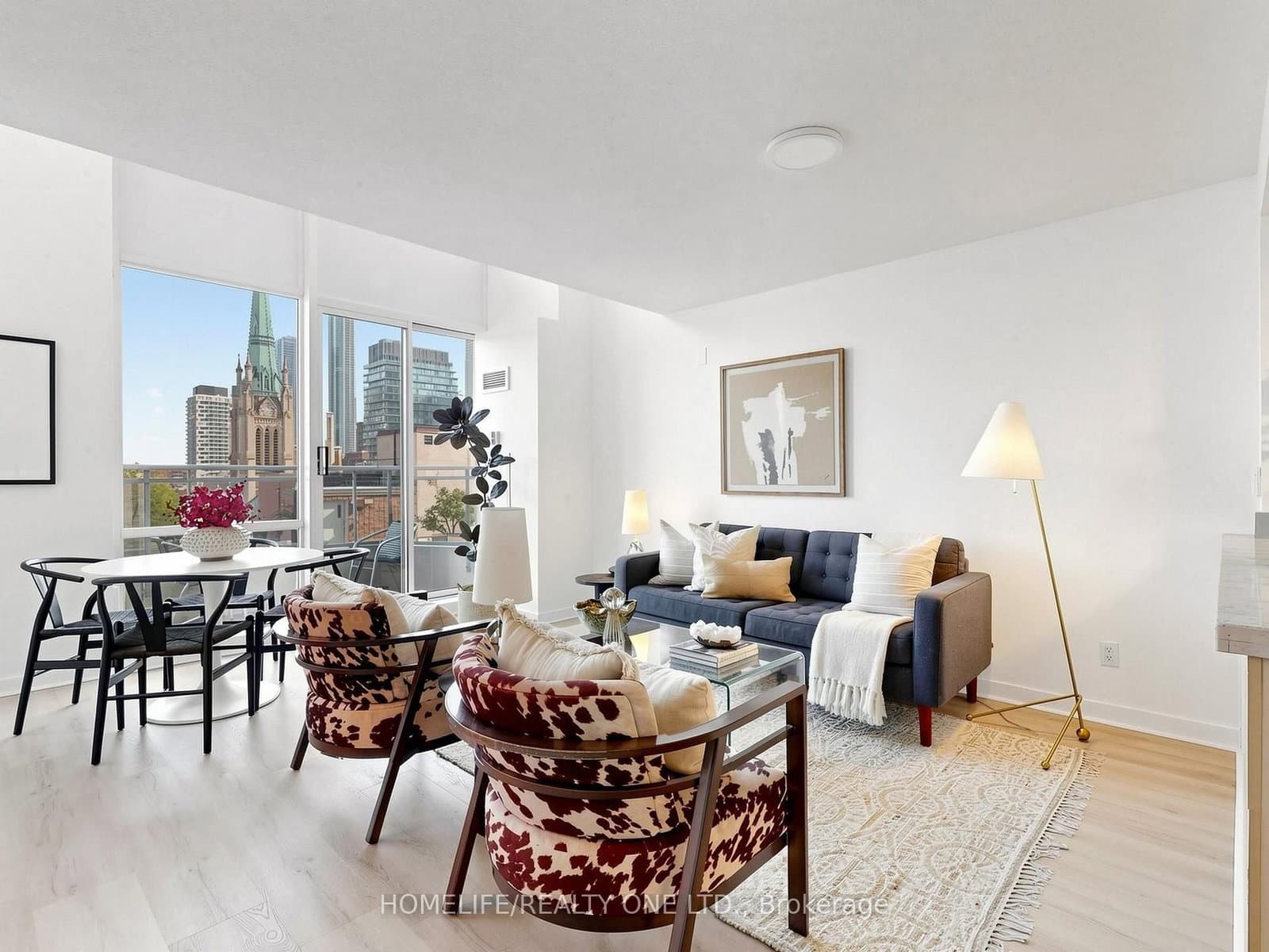 77 Lombard Street, Unit 913 thumbnail 2