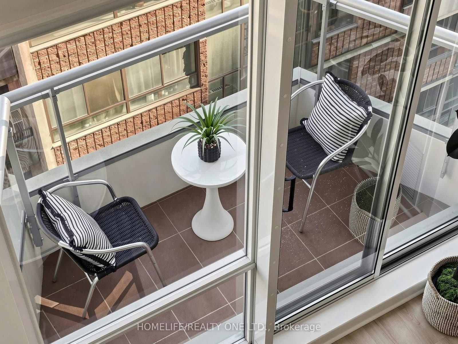 77 Lombard Street, Unit 913 thumbnail 38
