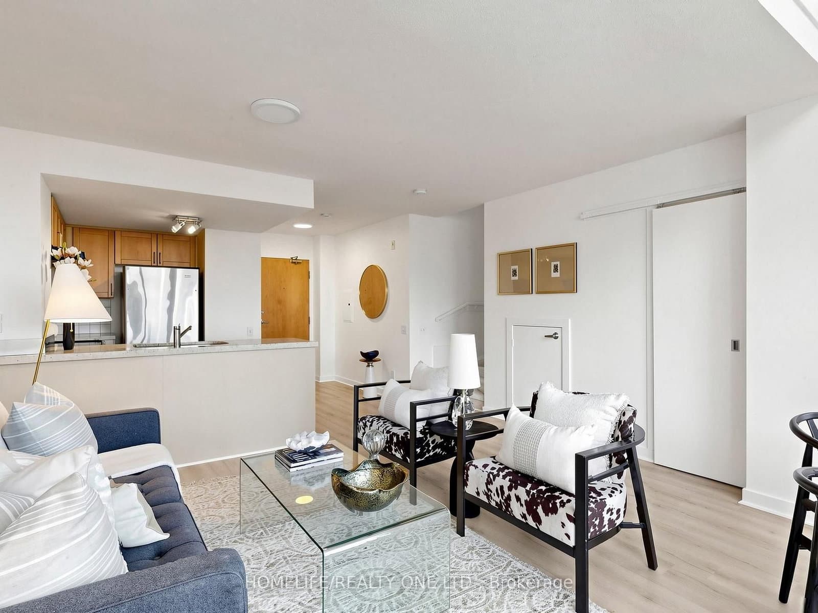 77 Lombard Street, Unit 913 thumbnail 4