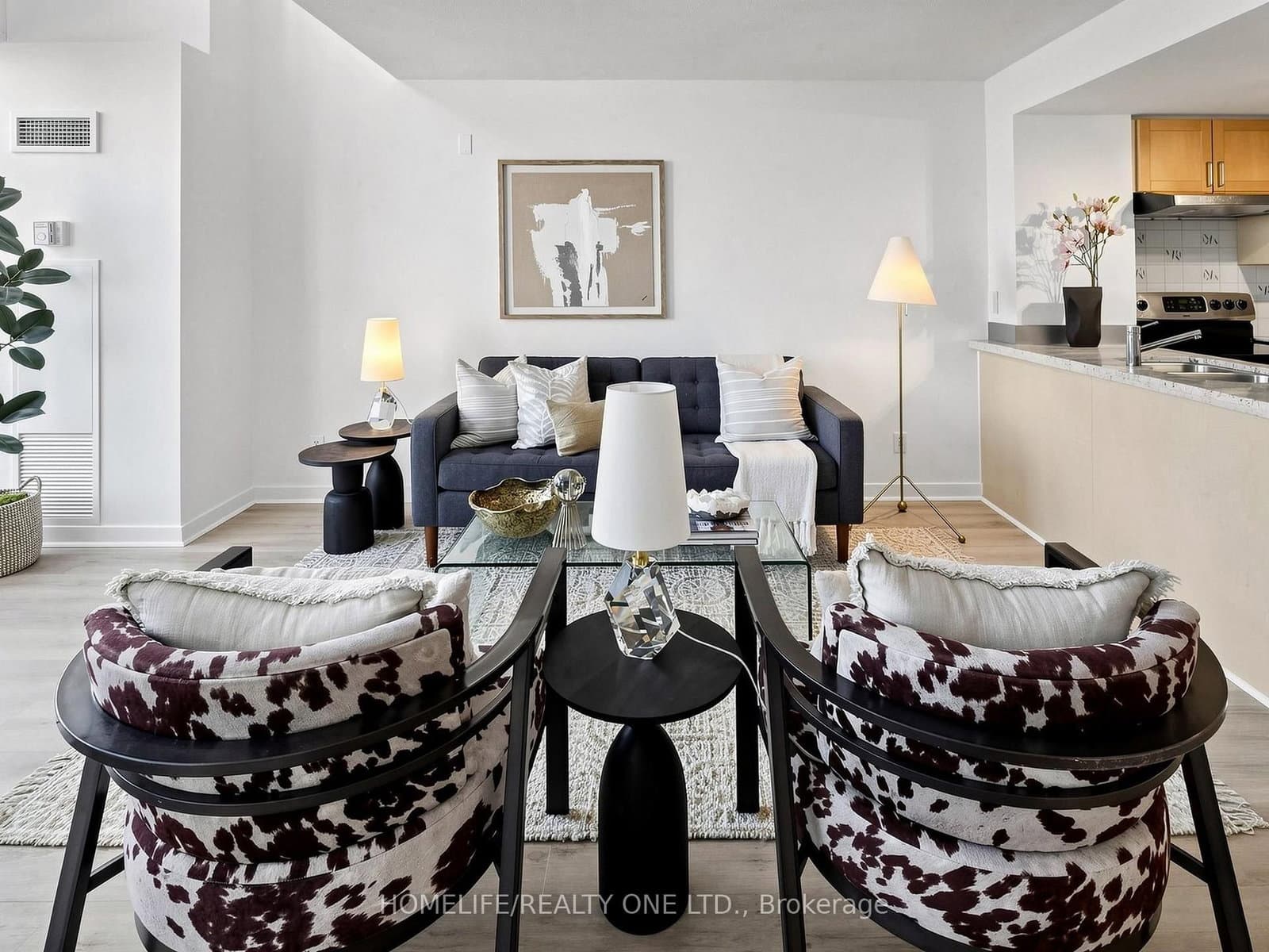 77 Lombard Street, Unit 913 thumbnail 5