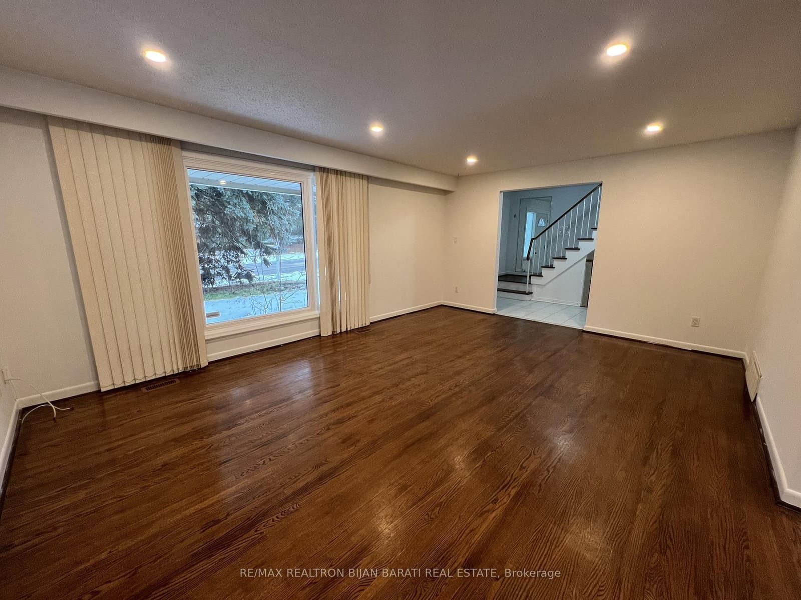 298 Newton Drive thumbnail 3