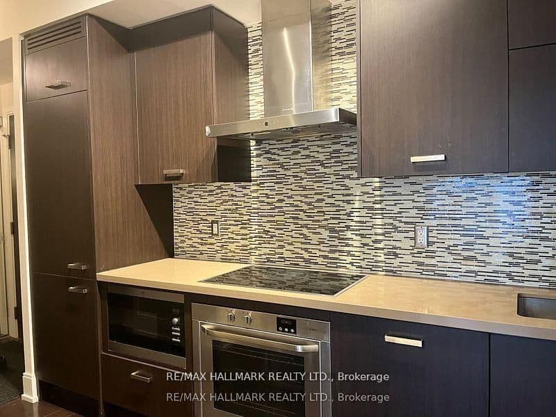 560 Front Street W, Unit 428 thumbnail 2