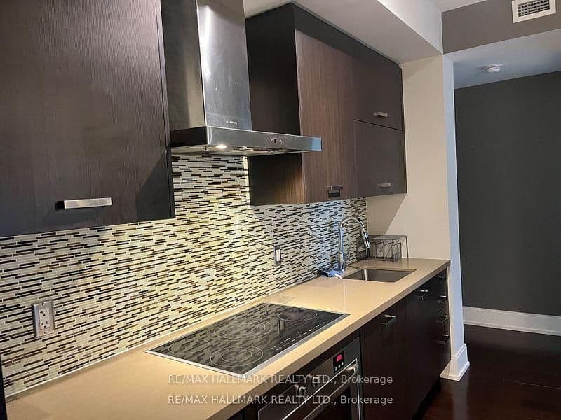 560 Front Street W, Unit 428 thumbnail 3