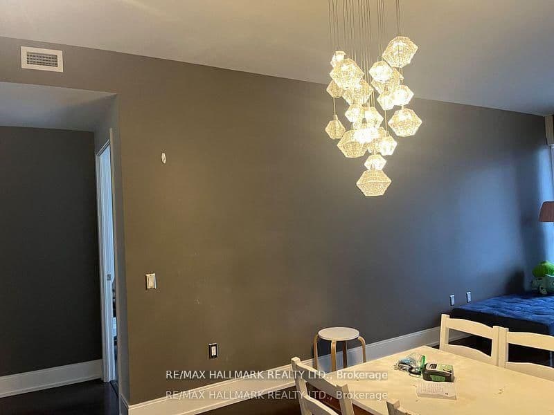 560 Front Street W, Unit 428 thumbnail 33