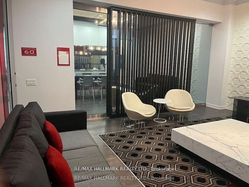560 Front Street W, Unit 428 thumbnail 37