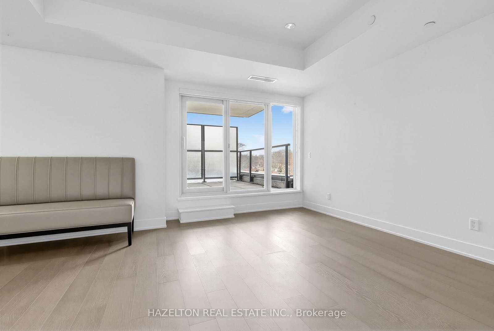 8 Manor Road W, Unit 606 thumbnail 10
