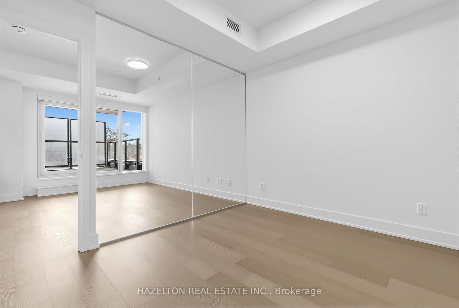 8 Manor Road W, Unit 606 thumbnail 13
