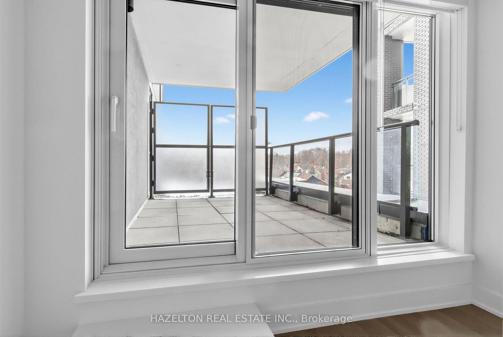 8 Manor Road W, Unit 606 thumbnail 16