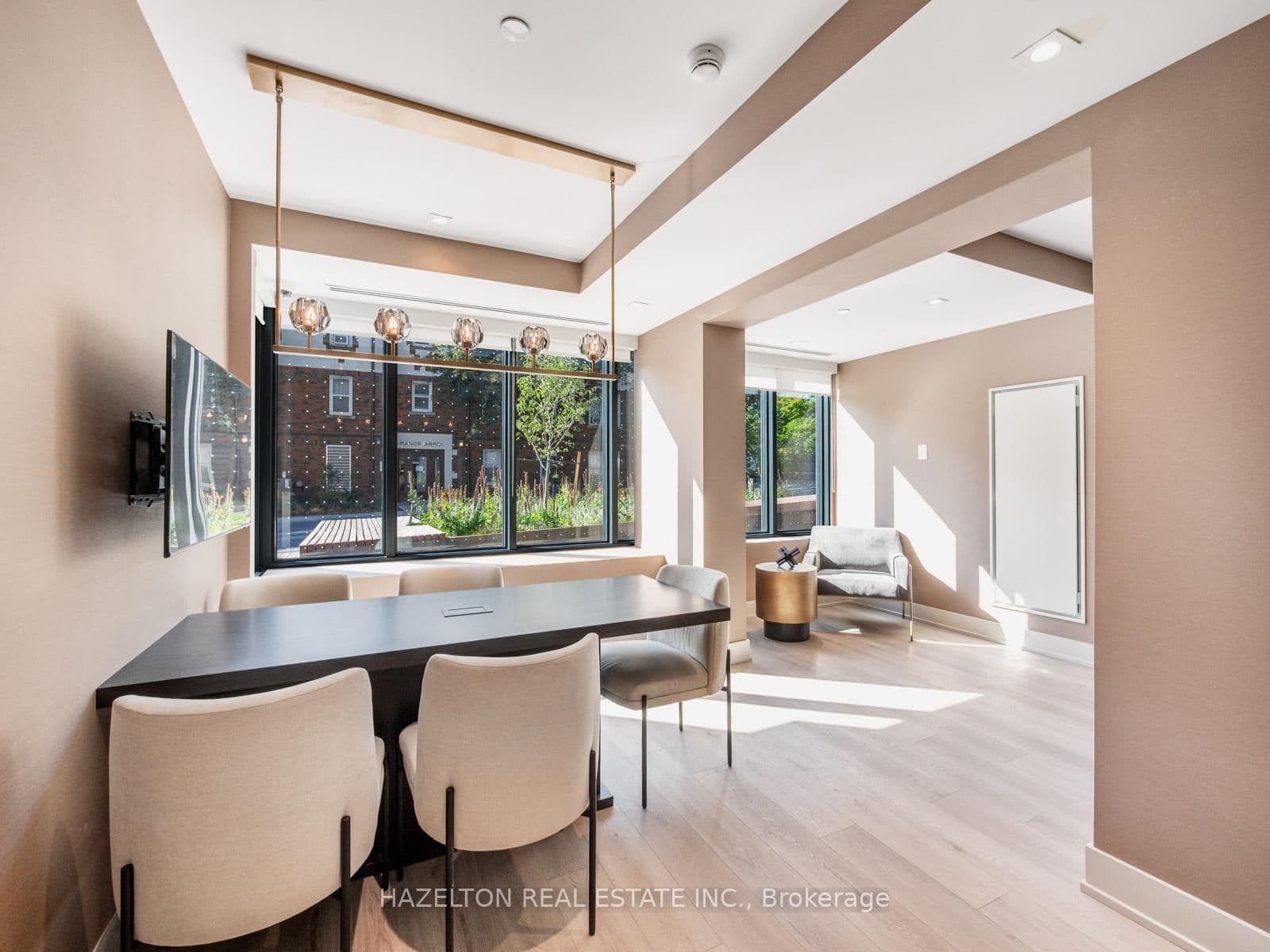 8 Manor Road W, Unit 606 thumbnail 18
