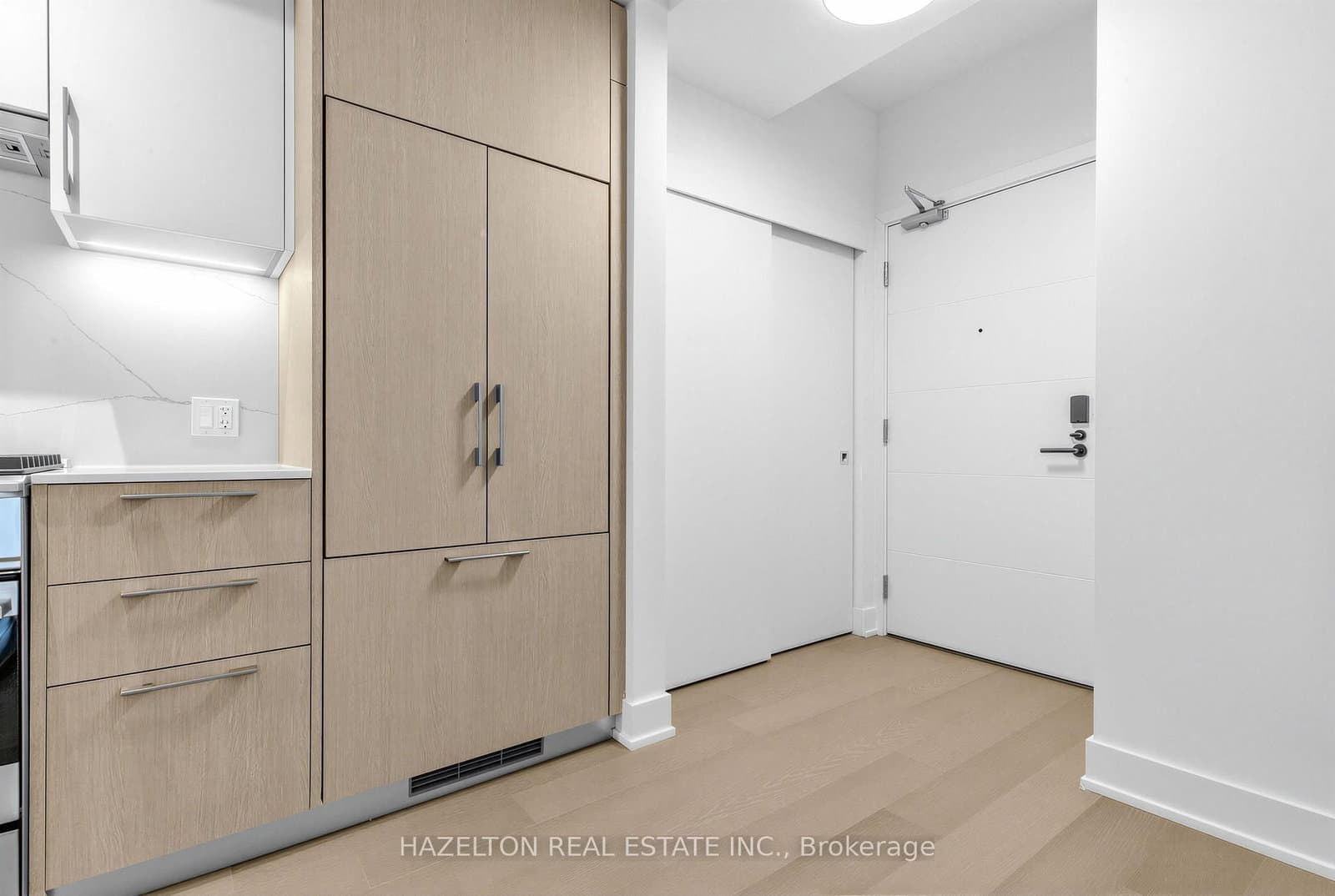 8 Manor Road W, Unit 606 thumbnail 4