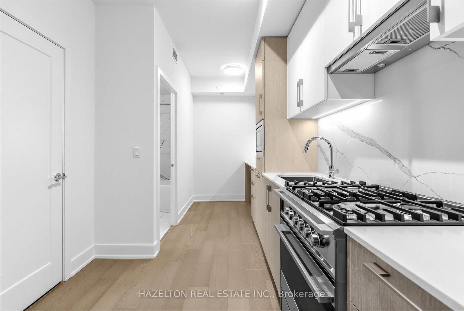 8 Manor Road W, Unit 606 thumbnail 6