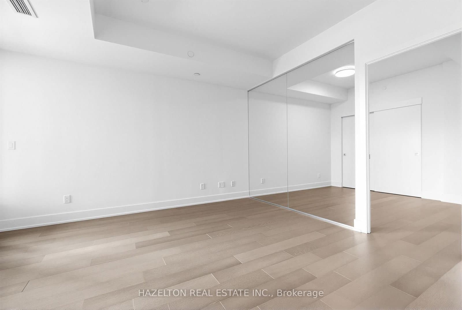 8 Manor Road W, Unit 606 thumbnail 9