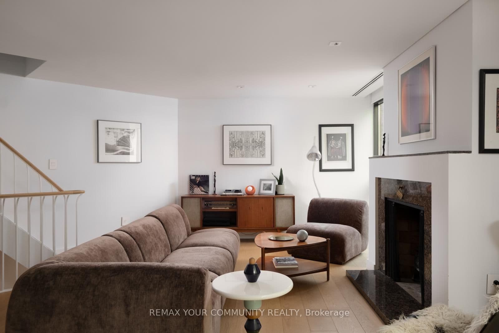 349 St Clair Avenue W, Unit 109 thumbnail 2