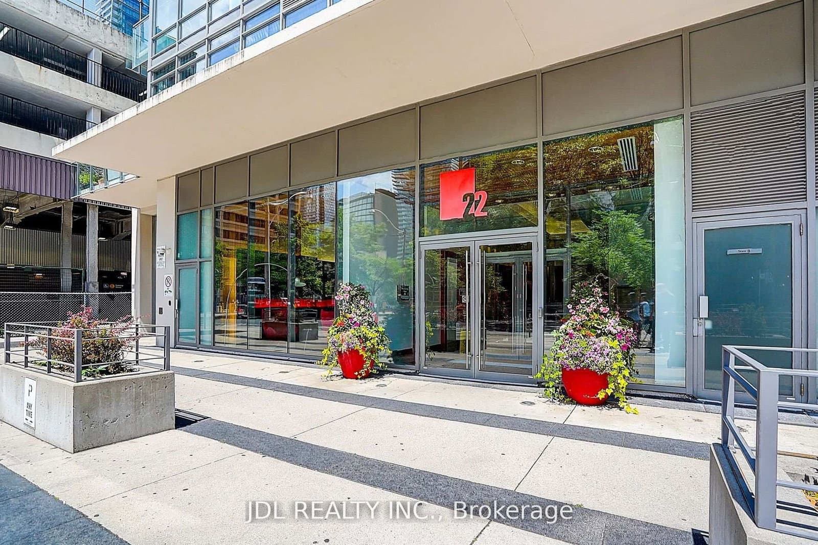 22 Wellesley Street E, Unit 2105 thumbnail 2