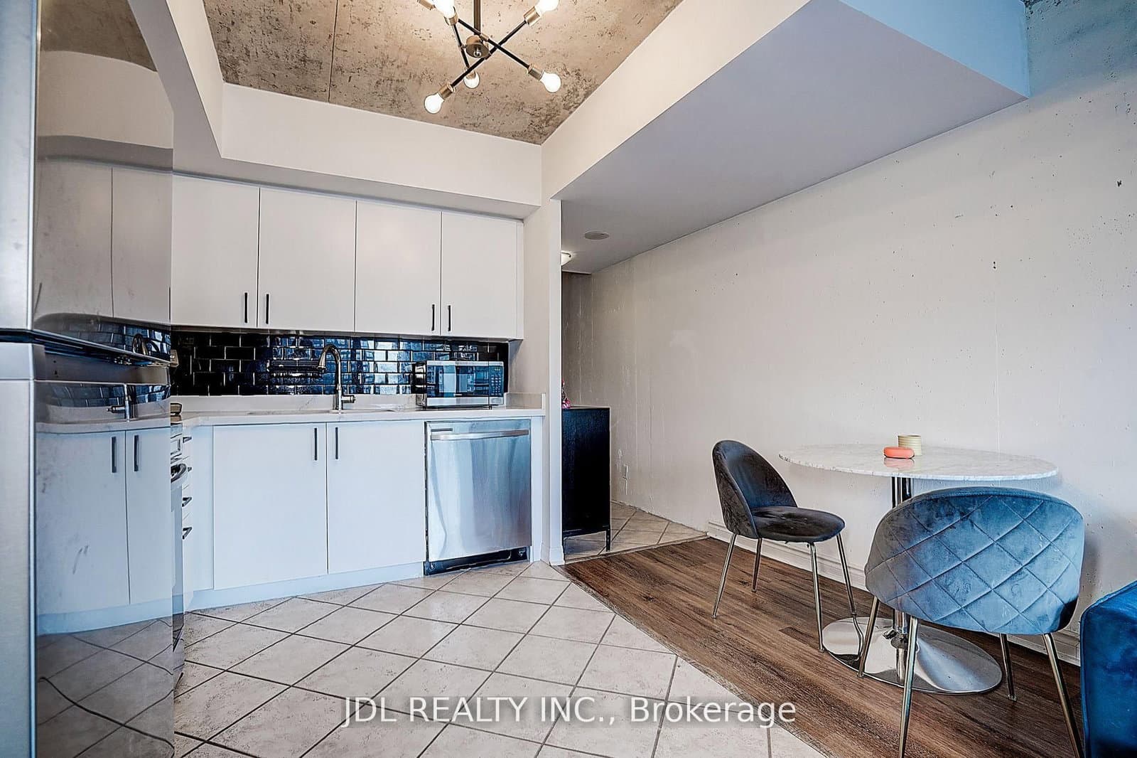 22 Wellesley Street E, Unit 2105 thumbnail 8