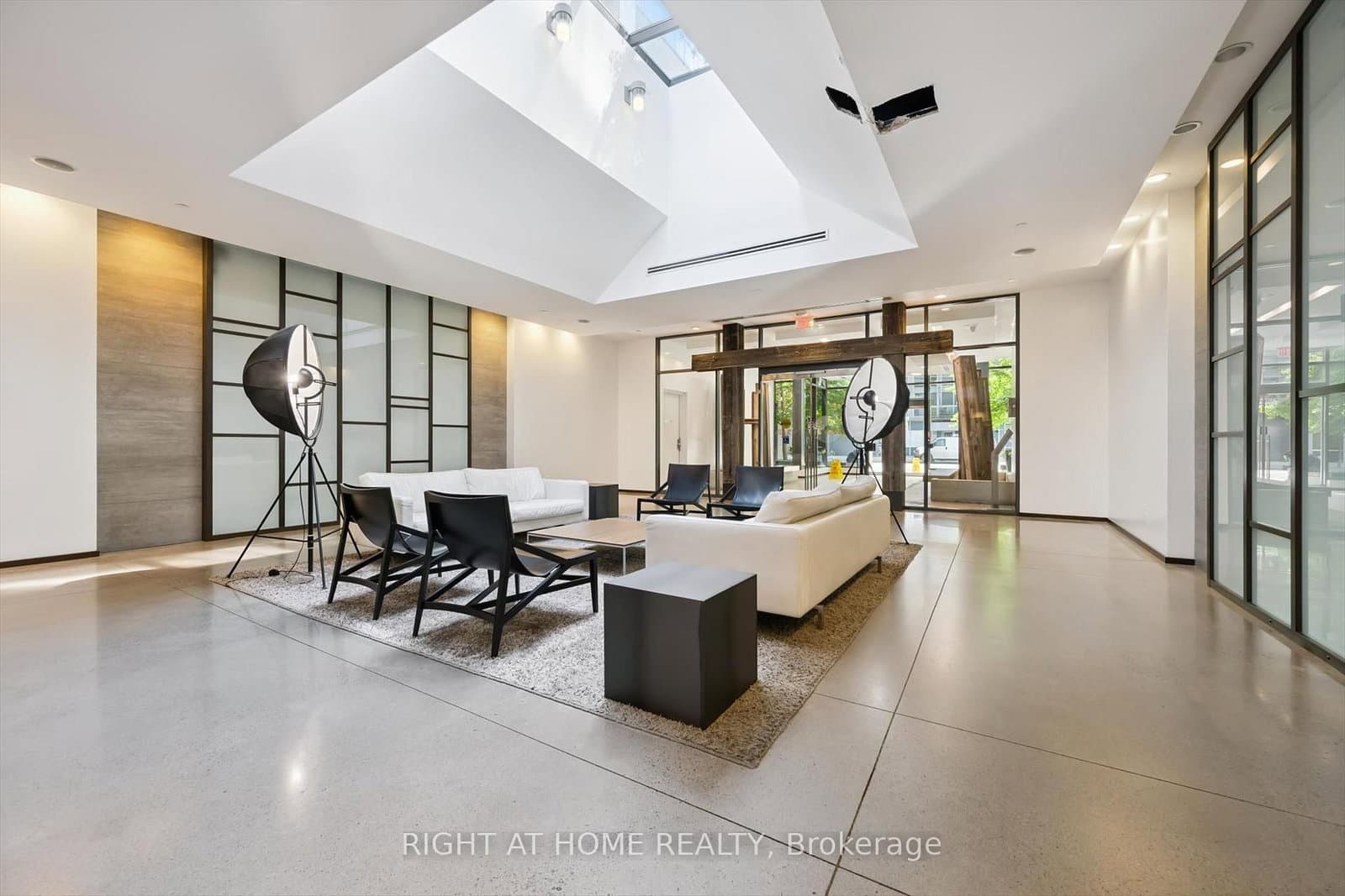 1030 King Street W, Unit 418 thumbnail 4
