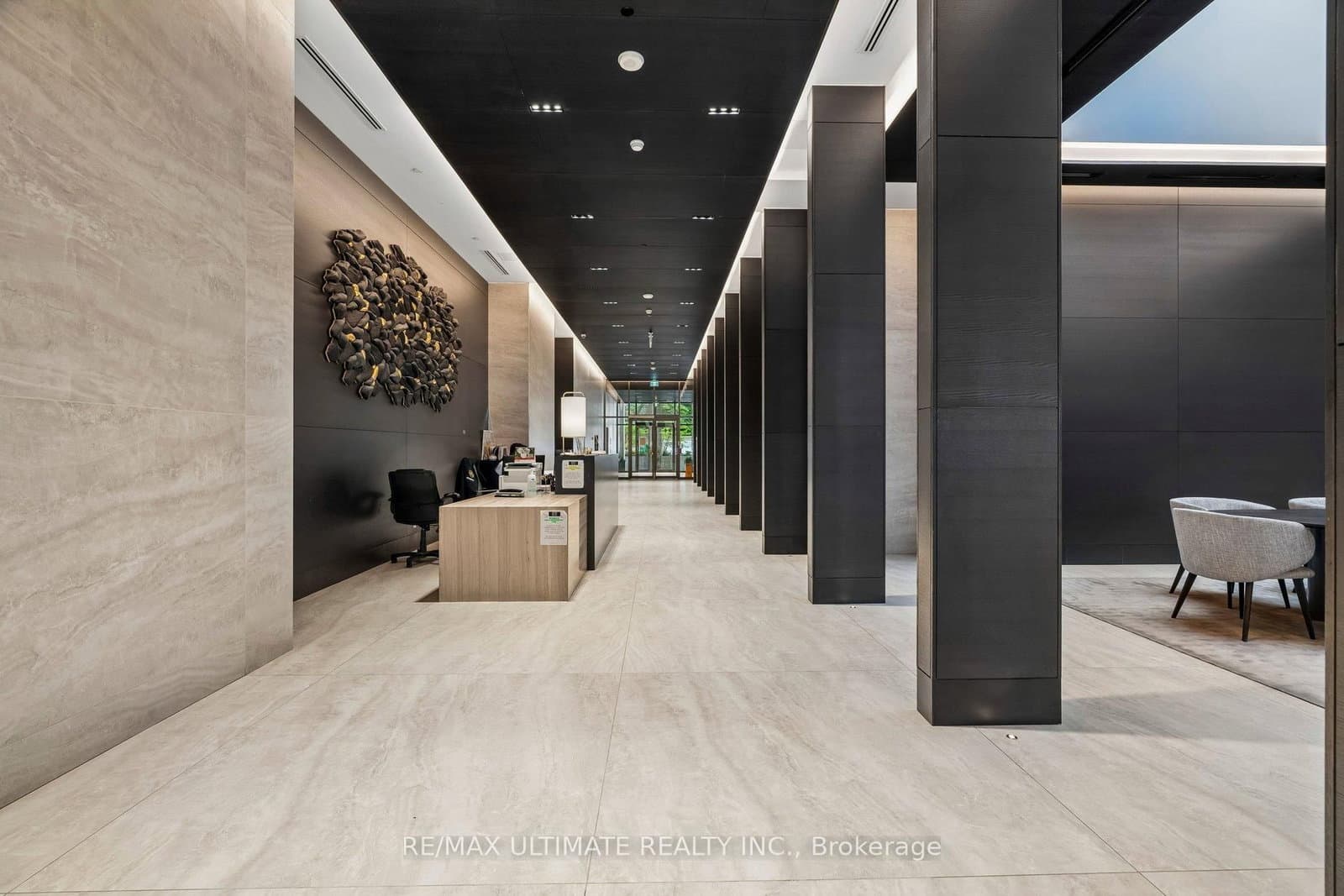 2221 Yonge Street, Unit 3905 thumbnail 3