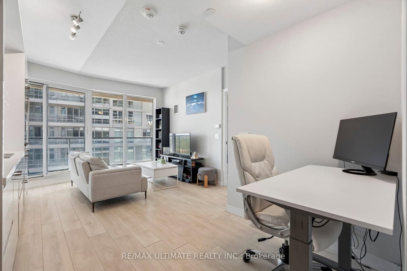2221 Yonge Street, Unit 3905 thumbnail 6