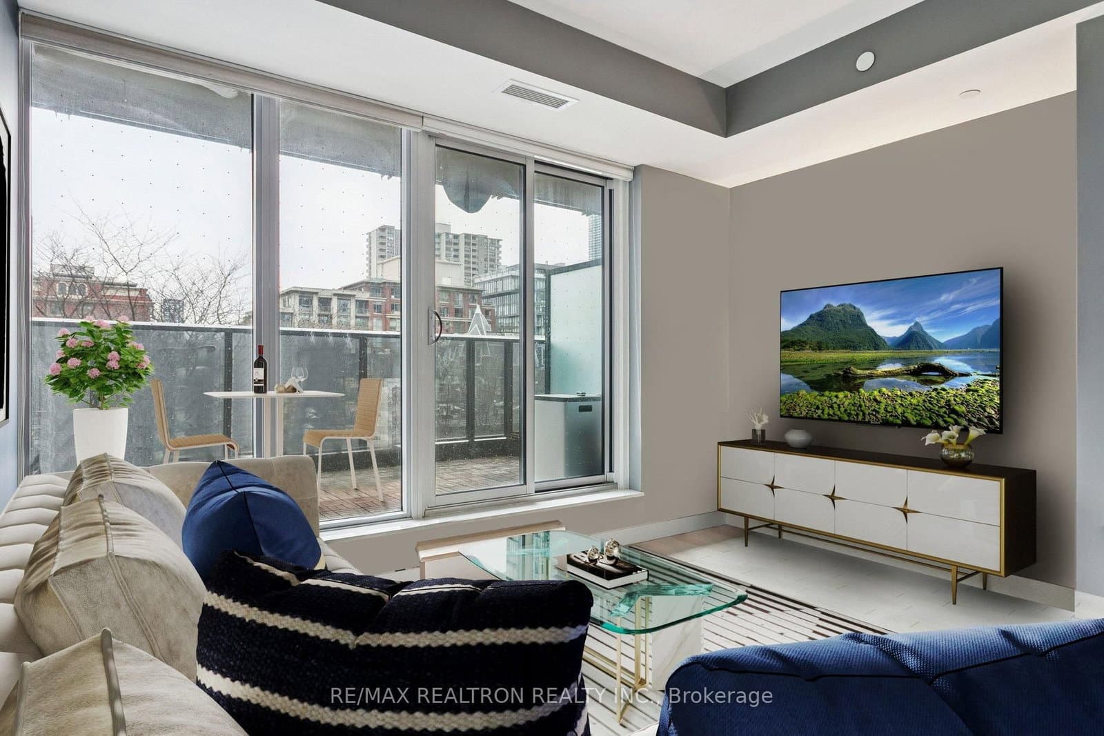330 W Richmond Street W, Unit 307 thumbnail 13