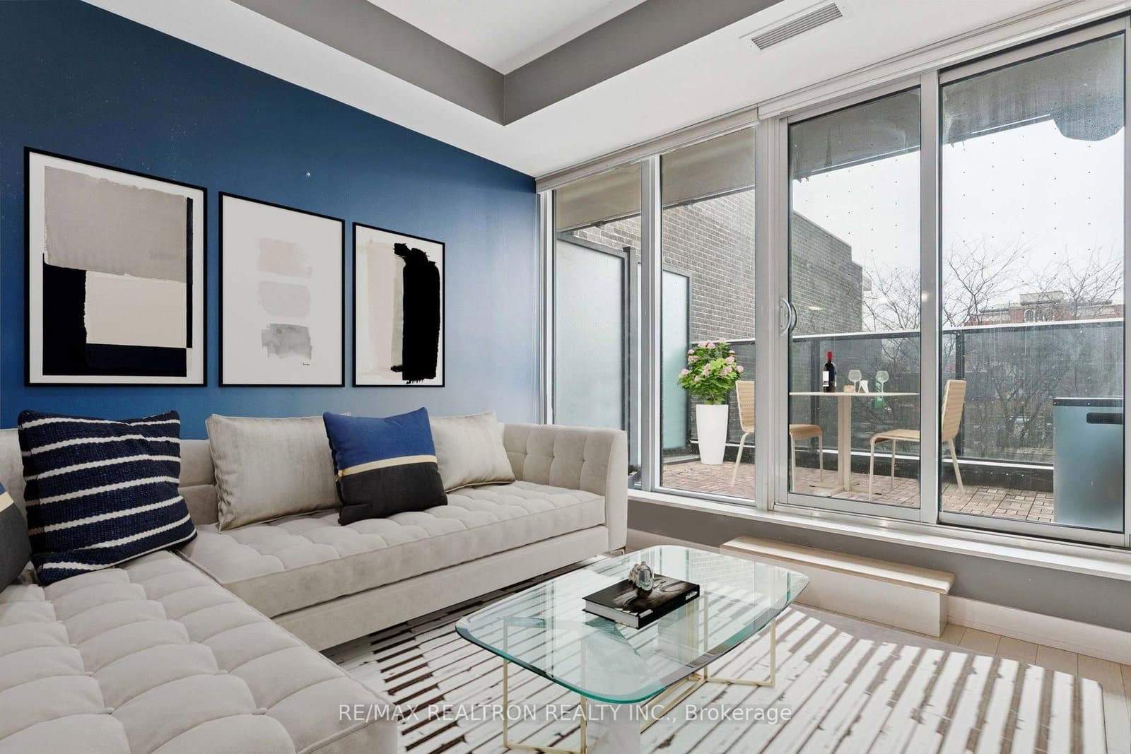 330 W Richmond Street W, Unit 307 thumbnail 14