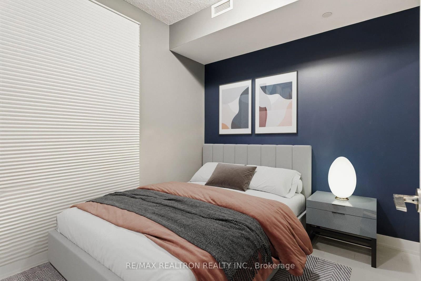 330 W Richmond Street W, Unit 307 thumbnail 17