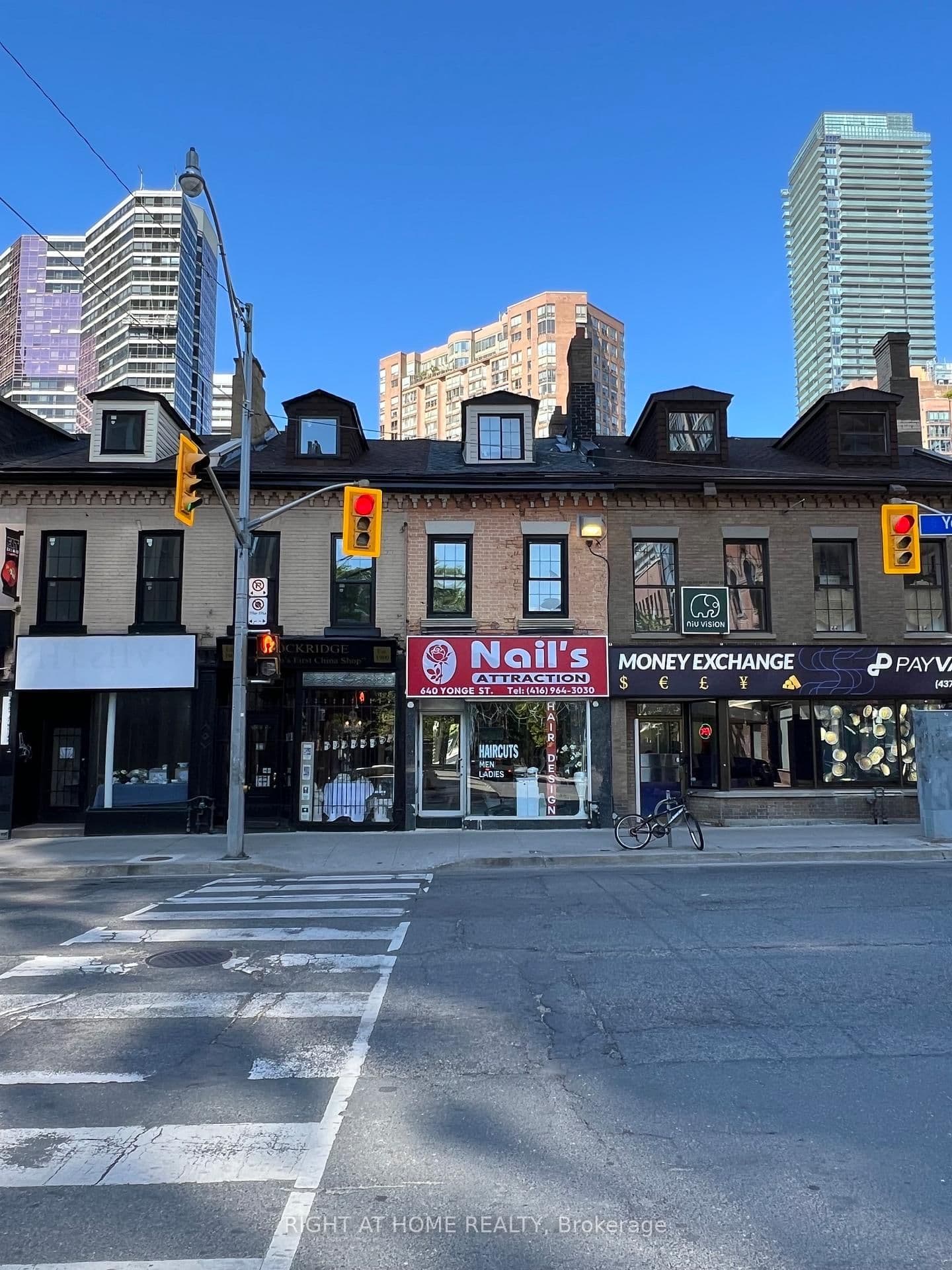 640 Yonge Street thumbnail 2