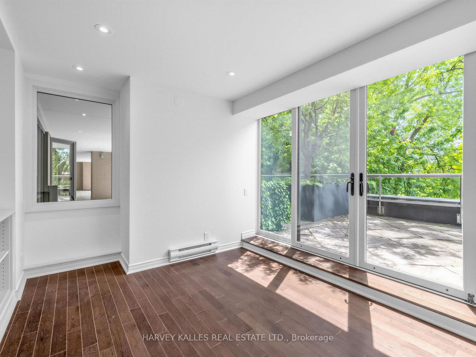 4 Lowther Avenue, Unit 310 thumbnail 21