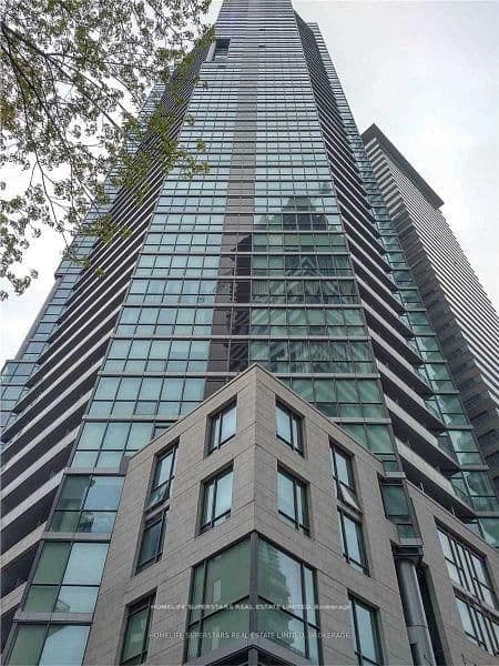 45 Charles Street E, Unit 3908 thumbnail 2