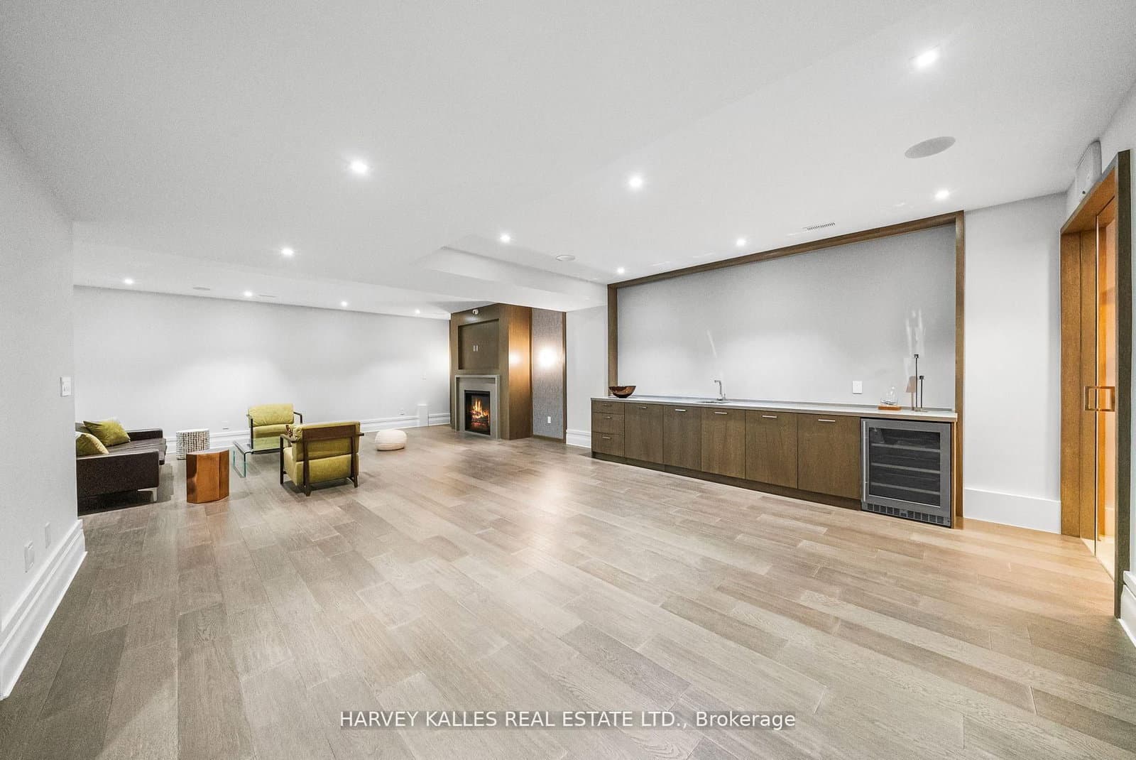 163 Cortleigh Boulevard thumbnail 43