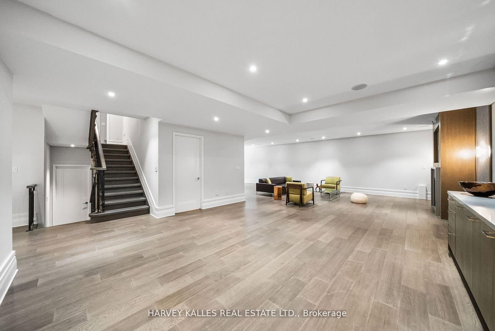 163 Cortleigh Boulevard thumbnail 45