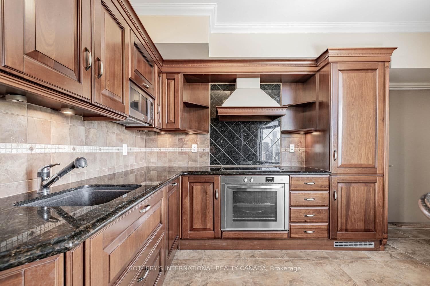 423 Avenue Road, Unit 13 thumbnail 14