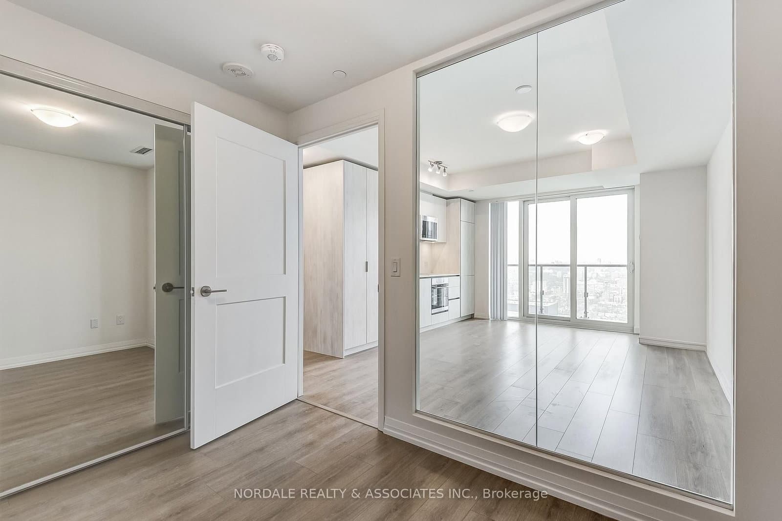 28 Widmer Street, Unit 3127 thumbnail 7