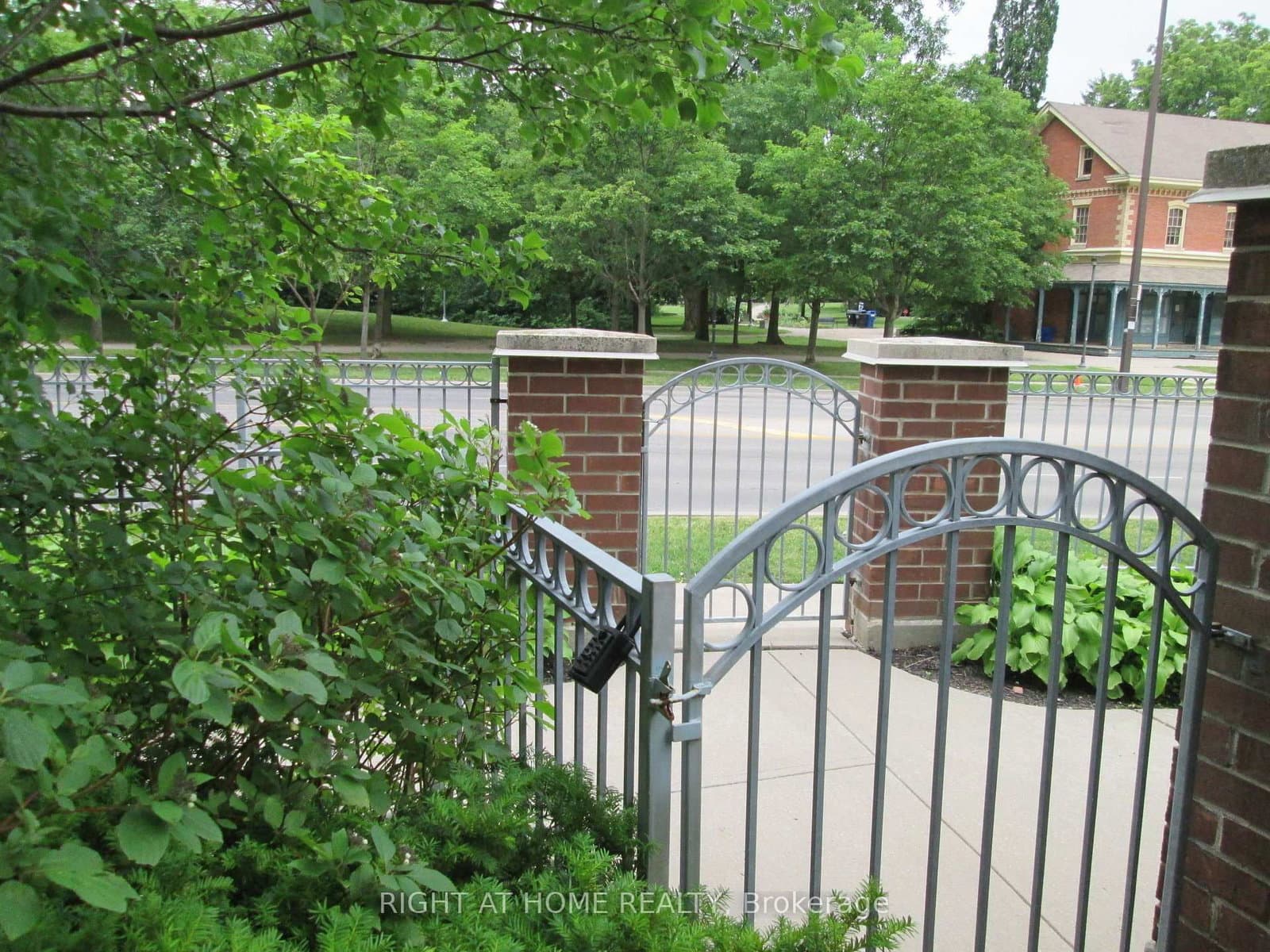 233 Beecroft Road, Unit 111 thumbnail 30