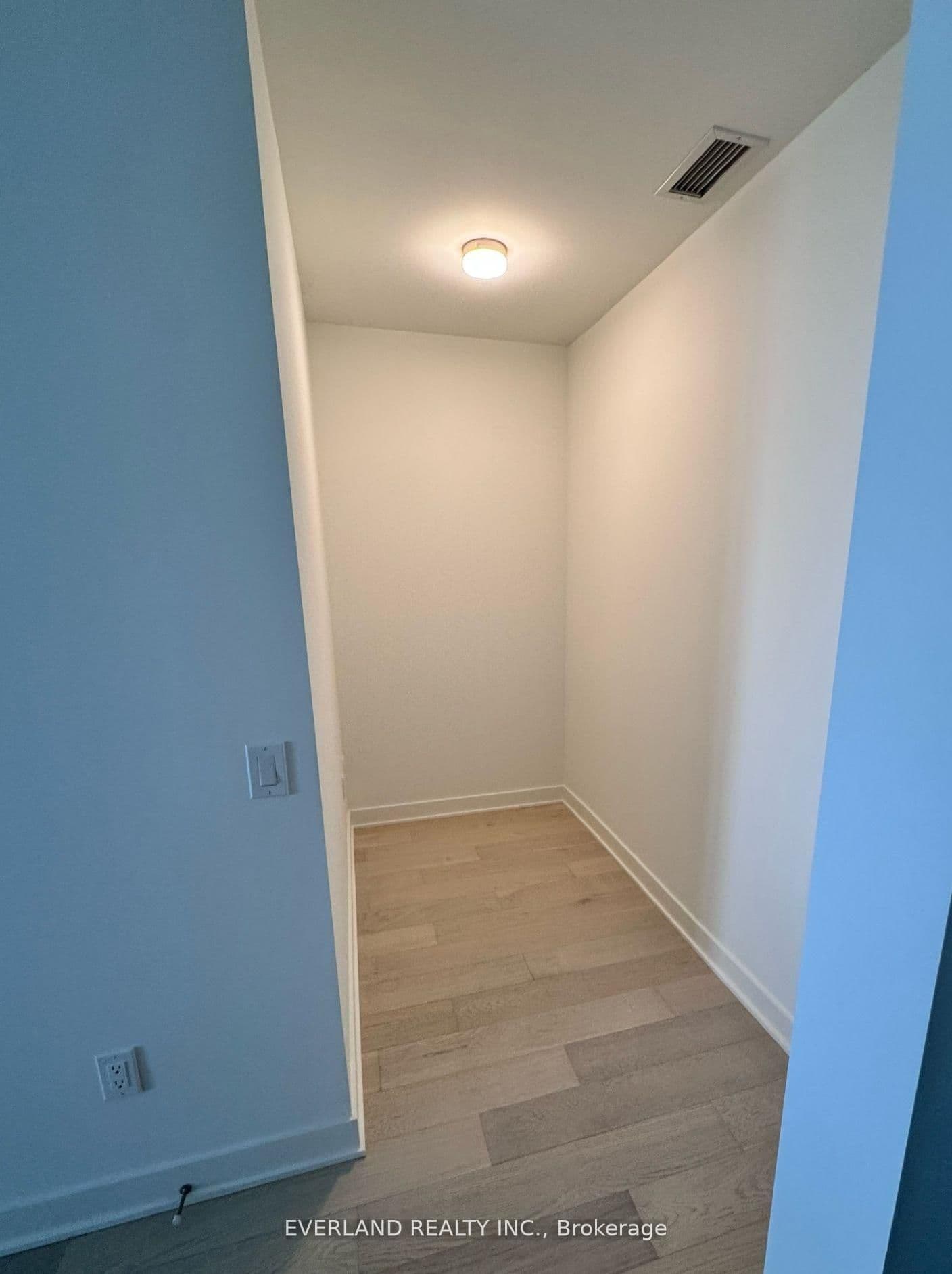 11 Yorkville Avenue, Unit 4803 thumbnail 3