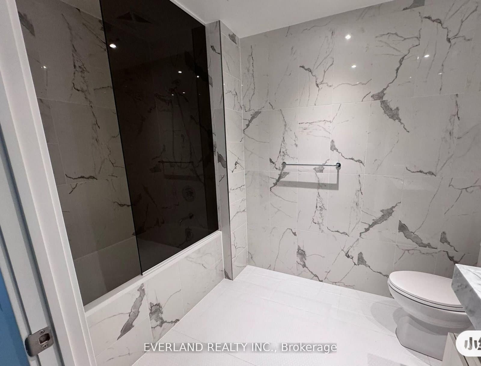 11 Yorkville Avenue, Unit 4803 thumbnail 5