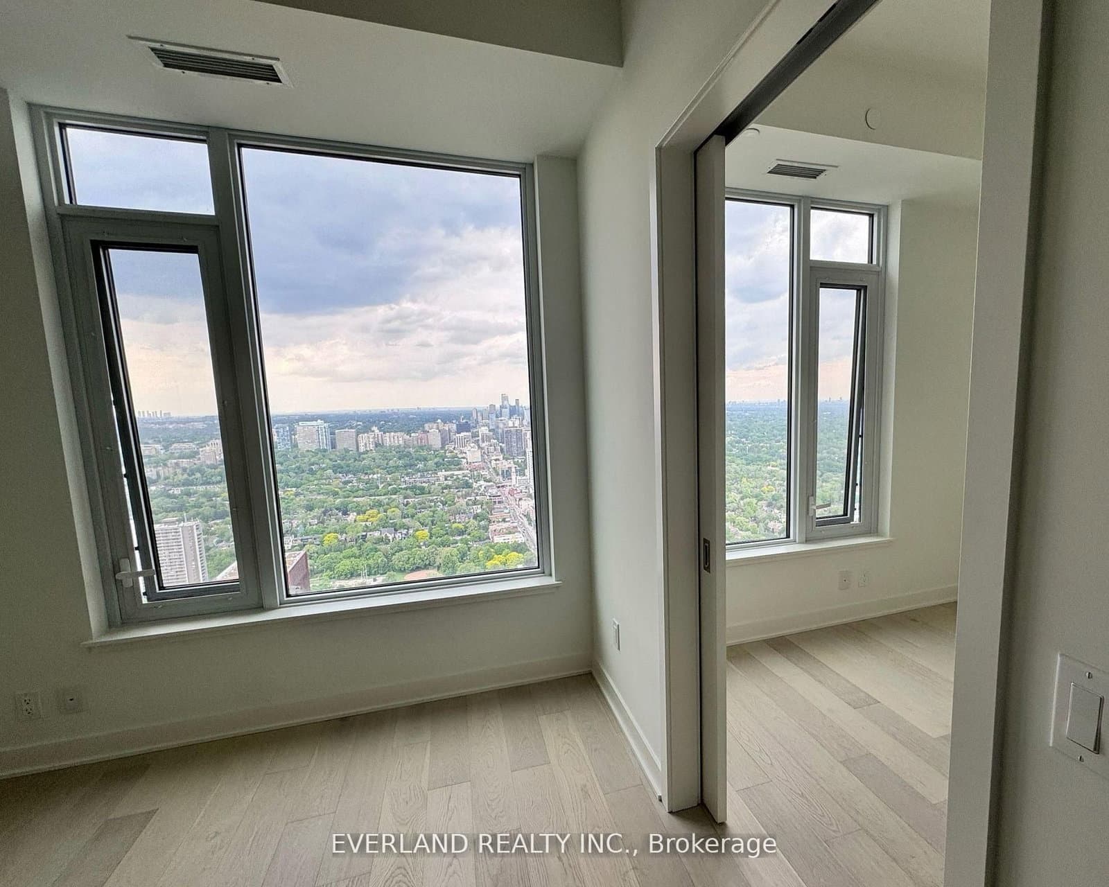 11 Yorkville Avenue, Unit 4803 thumbnail 7