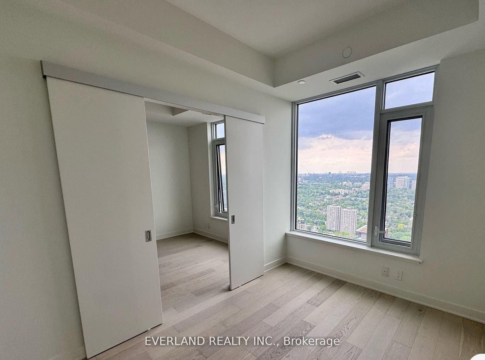 11 Yorkville Avenue, Unit 4803 thumbnail 8