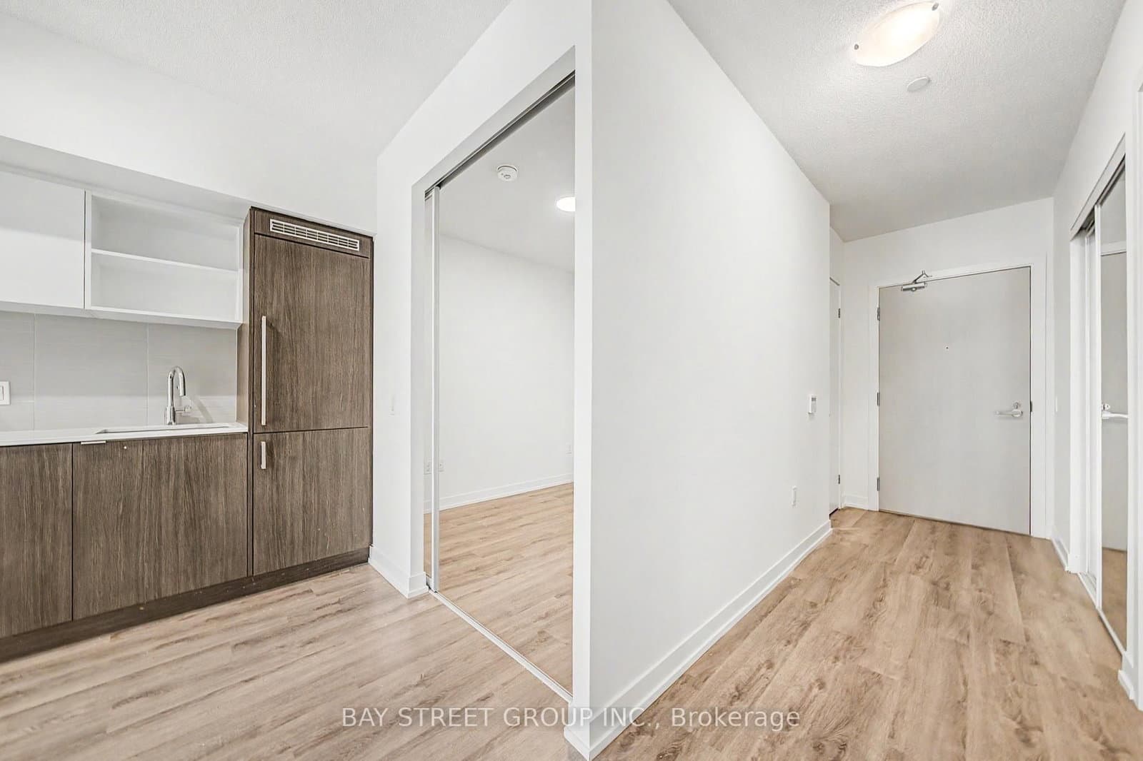 138 Downes Street, Unit 806 thumbnail 12