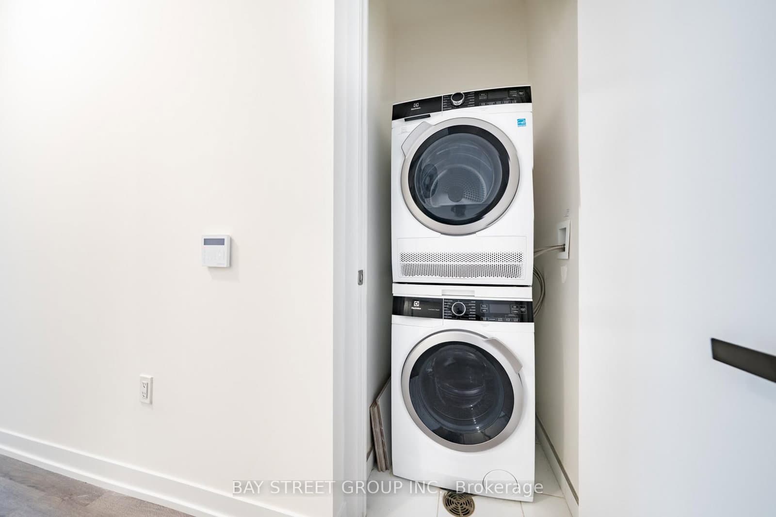 138 Downes Street, Unit 806 thumbnail 16