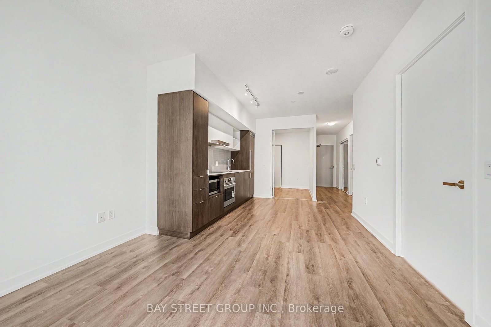 138 Downes Street, Unit 806 thumbnail 3