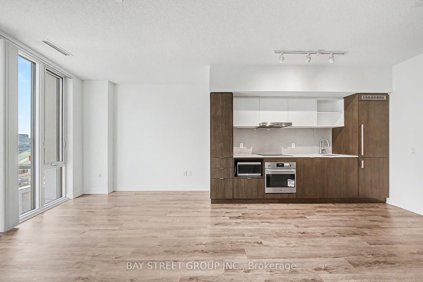 138 Downes Street, Unit 806 thumbnail 4
