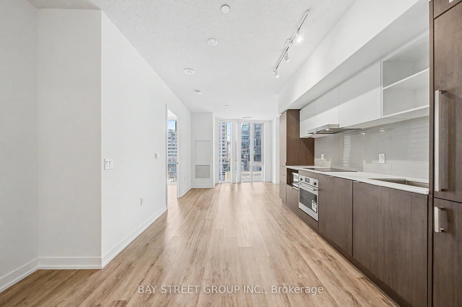 138 Downes Street, Unit 806 thumbnail 5