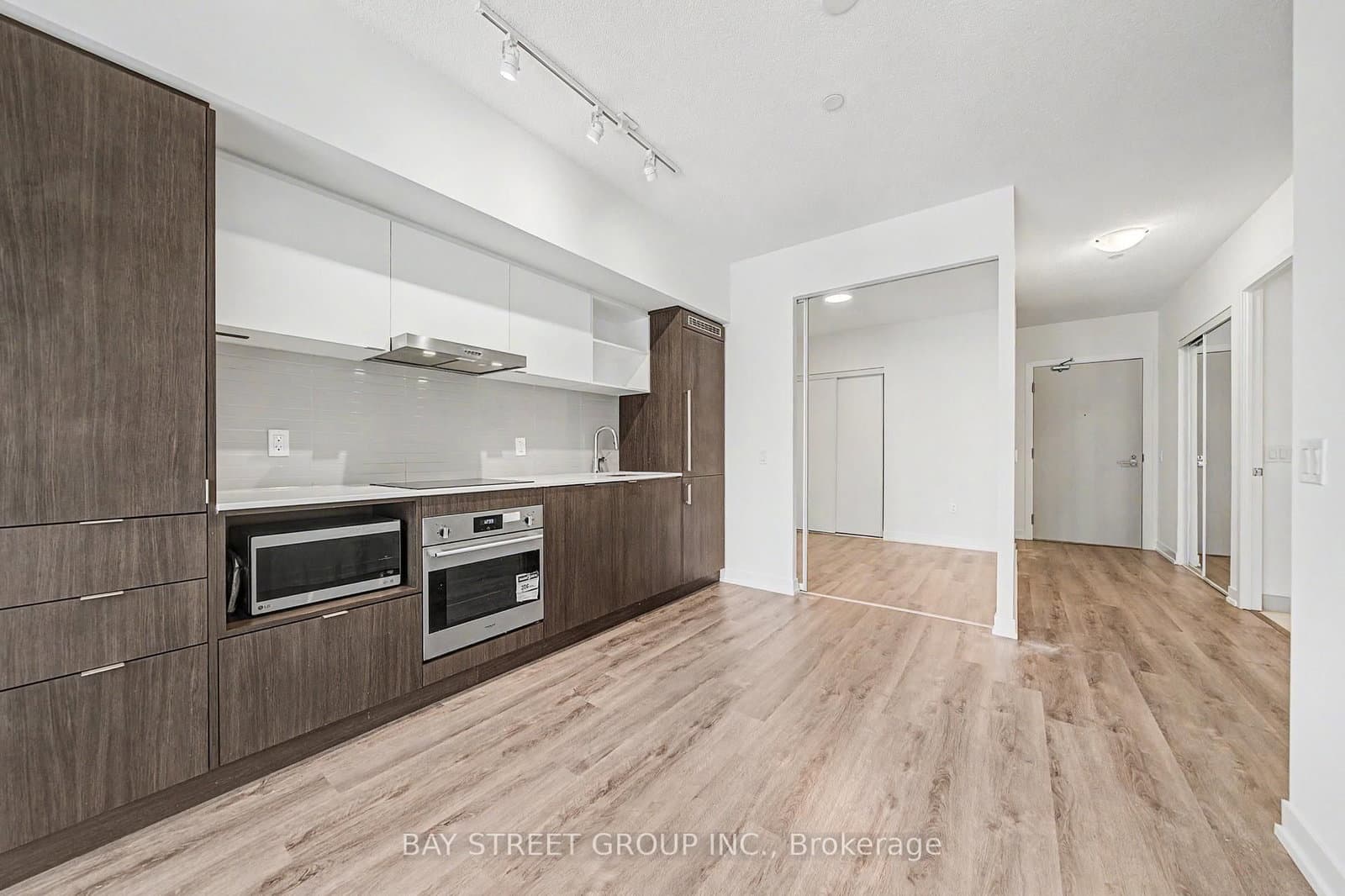138 Downes Street, Unit 806 thumbnail 6