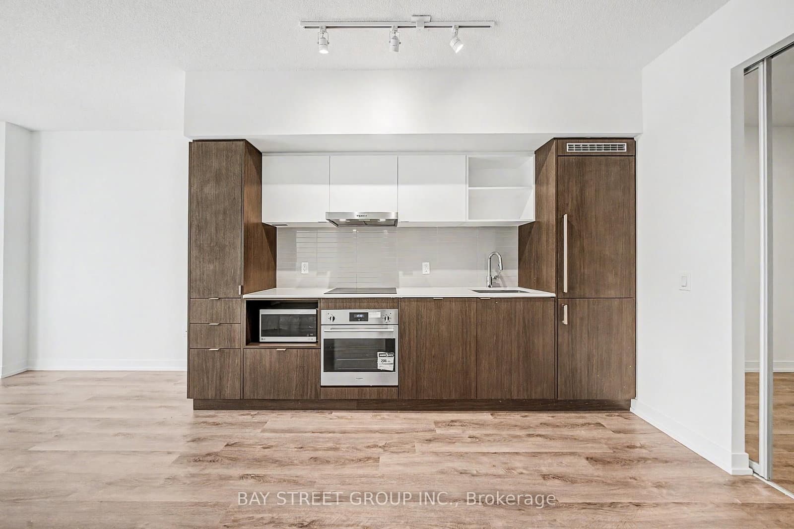 138 Downes Street, Unit 806 thumbnail 7