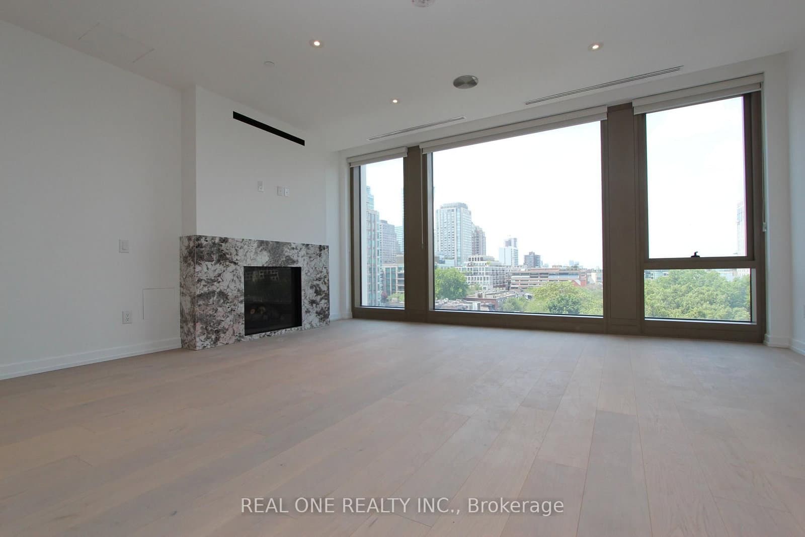 1315 Bay Street, Unit 804 thumbnail 2