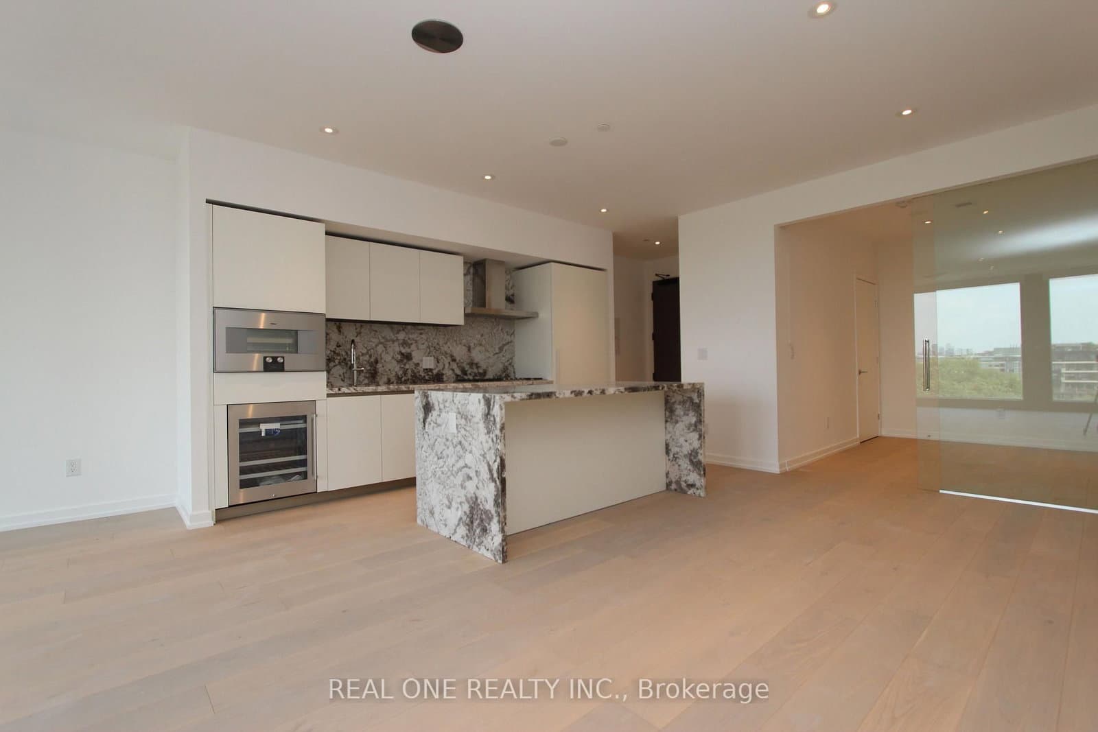 1315 Bay Street, Unit 804 thumbnail 3