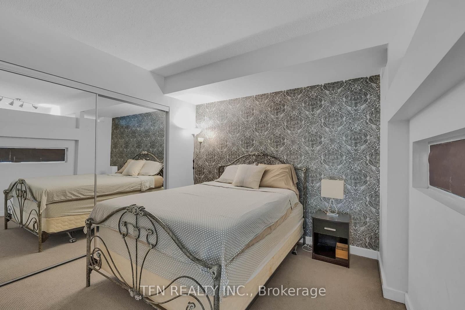 350 Wellington Street W, Unit M22 thumbnail 12