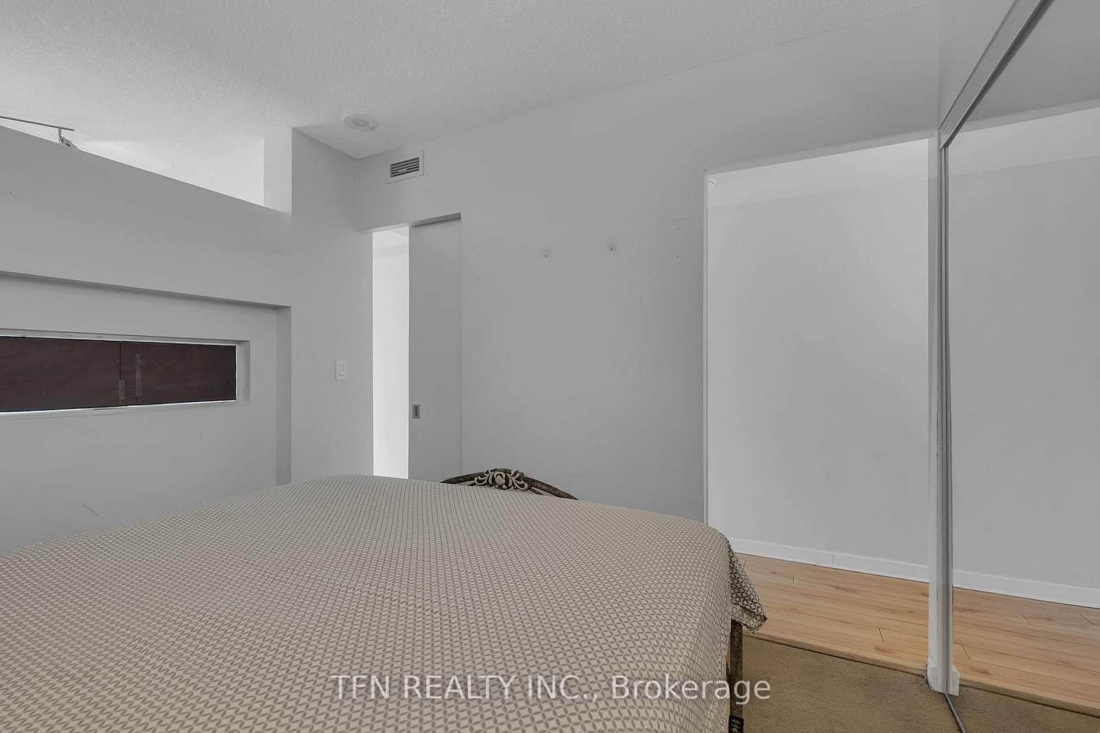 350 Wellington Street W, Unit M22 thumbnail 13