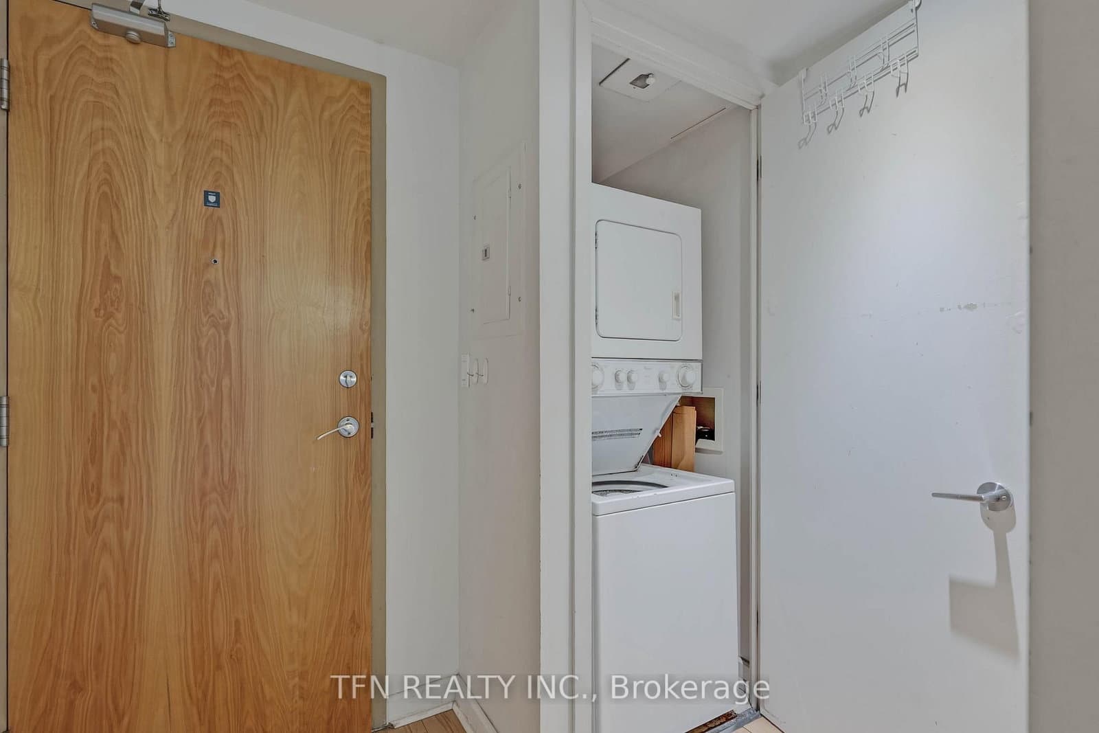 350 Wellington Street W, Unit M22 thumbnail 15